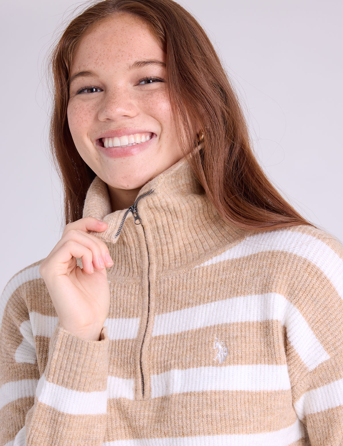 CABLE CREW NECK SWEATER