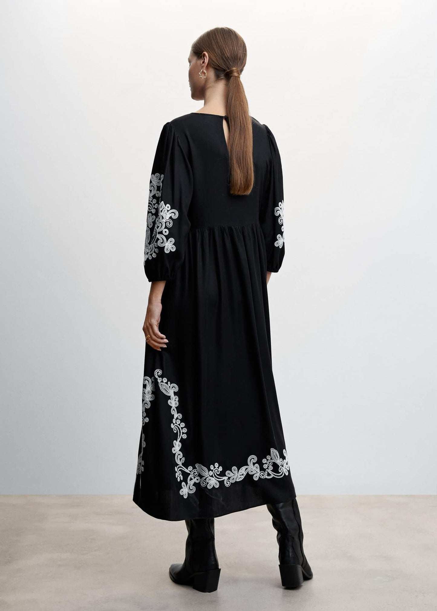 Ethnic embroidery dress - Reverse of the article