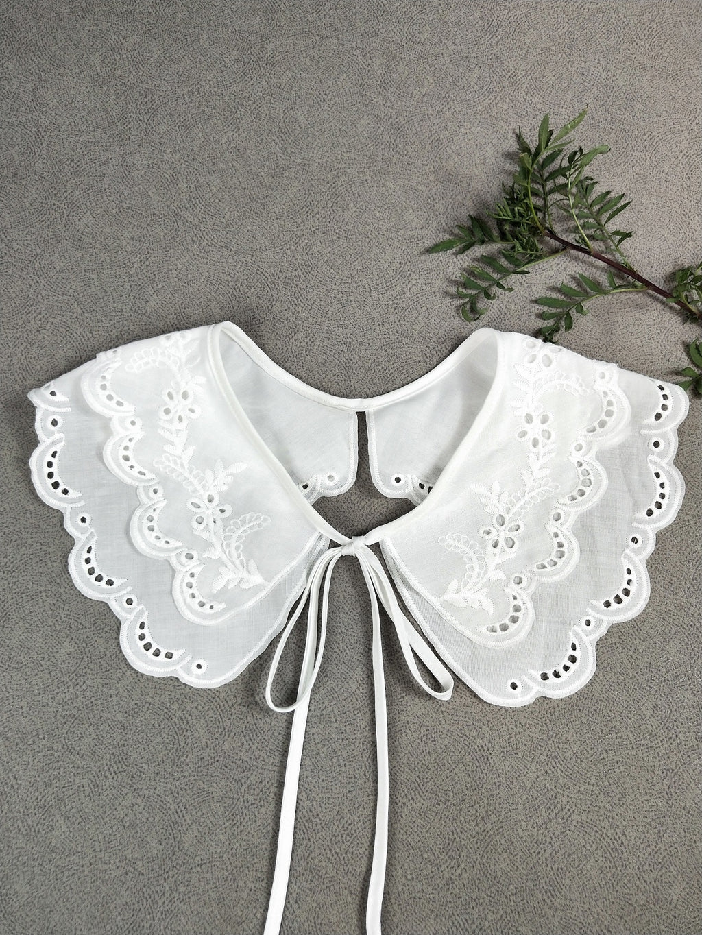 1pc White Women's Double-layer Embroidery Hollow Out Delicate Detachable Shoulder-fitting Fake Collar For Sweater, Sweatshirt Collar Accessory, Autumn