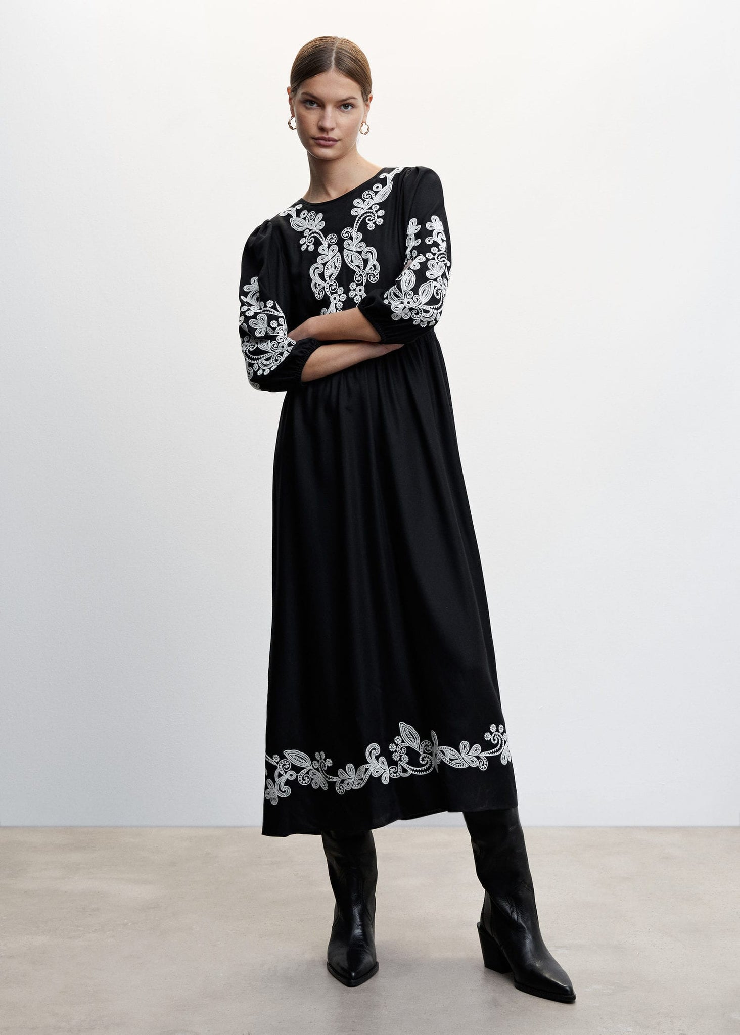 Ethnic embroidery dress - General plane