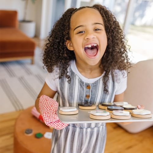 Melissa & Doug Slice and Bake Wooden Cookie Play Food Set - Pretend Cookies And Baking Sheet, Wooden Play Food Set, Toy Baking Set For Kids Ages 3+