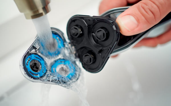 image 3 of Philips Norelco Aquatouch, Rechargeable Wet & Dry Shaver with Click-On Precision Trimmer, S5767/87